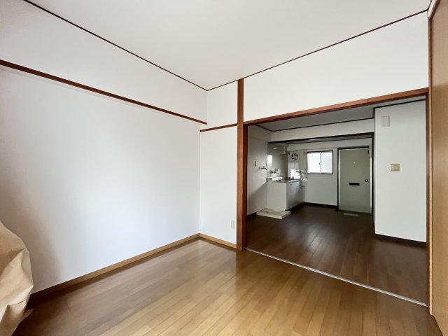 第一マンション1階 掲載の写真は退去前の写真となります。