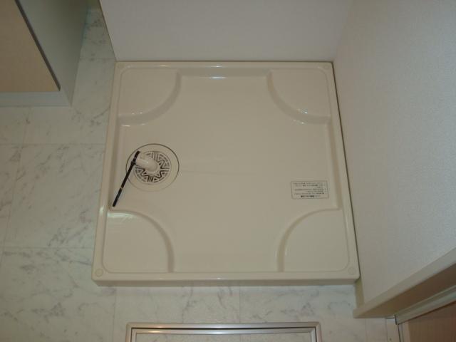 エル・ガーデン（ＥＬ・ＧＡＲＤＥＮ）101号室 洗濯機置場