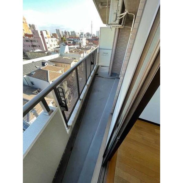 サル・ドュ・セジュール バルコニー