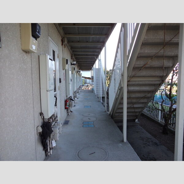 オイカワハイツ107号室 共用廊下