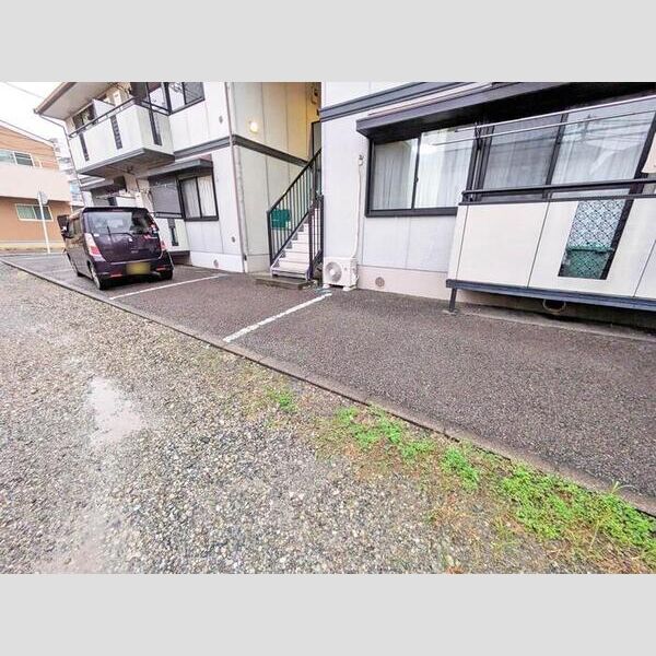 フローラK 駐車場