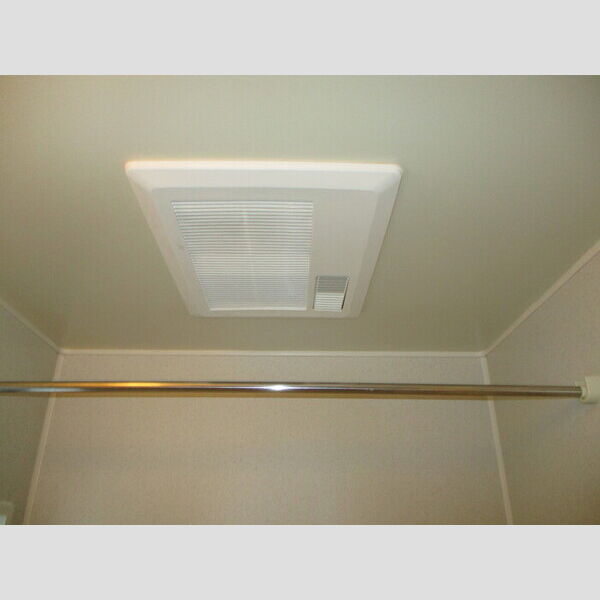 フロイデ若葉 202(浴室換気乾燥機)