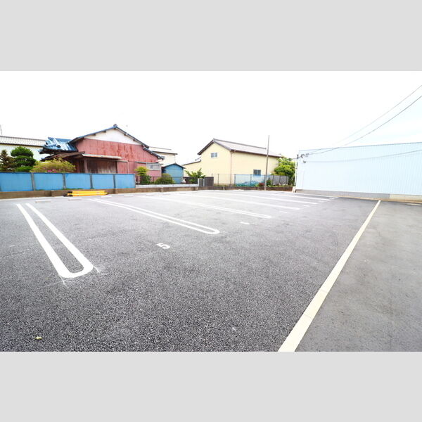 サニーリヴF103号室 駐車場