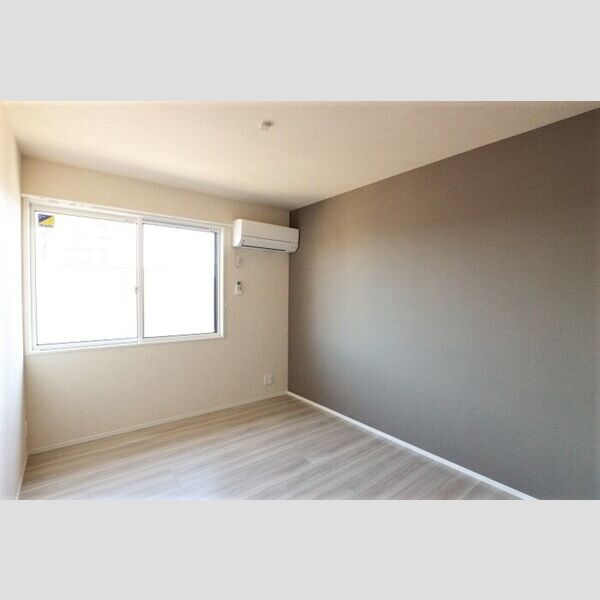 プラヴール302号室 洋室