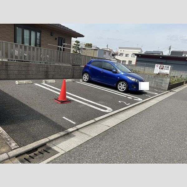 レジデンスフジミ203号室 駐車場