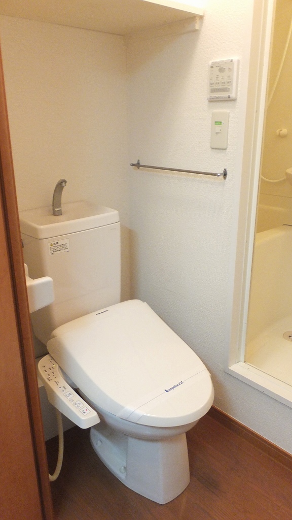 レオパレスサンライズ103号室 温水洗浄便座機能付き