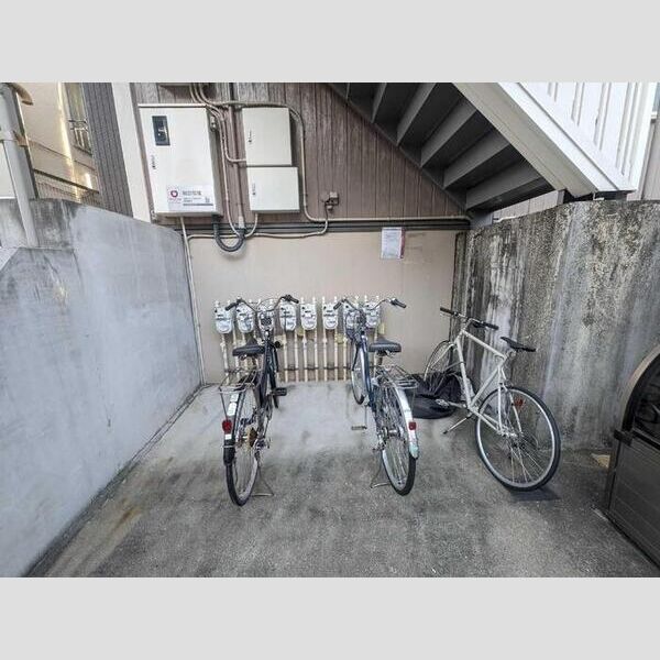 ウィステリア豊町 駐輪場