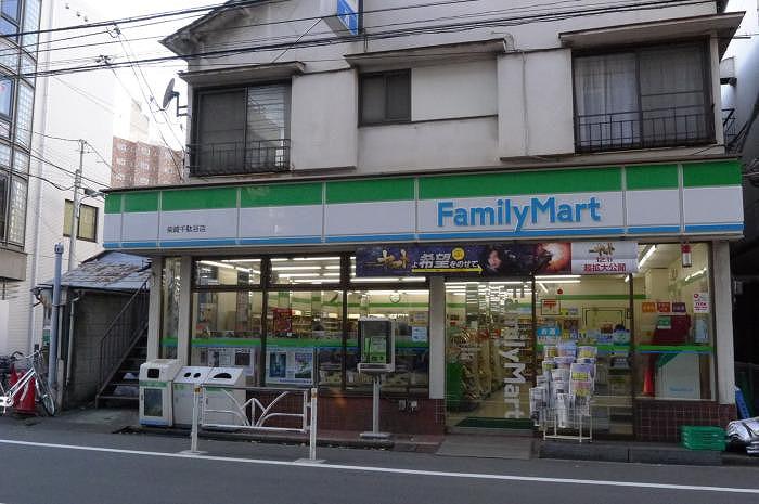 ステージファースト原宿 ファミリーマート柴崎千駄谷店