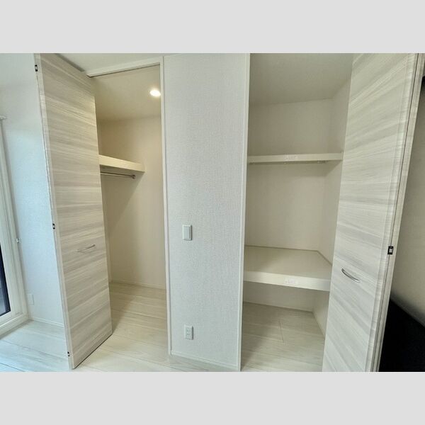 ディーシンシア202号室 クローゼット+物入れ