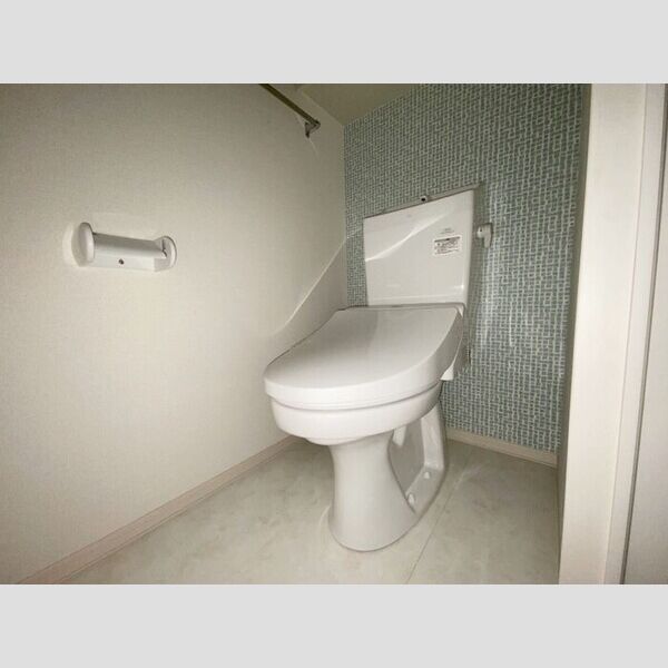 セレスティア中央 101号室　温水洗浄暖房便座