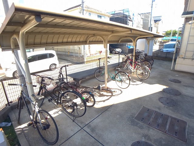 レオパレス飯山満205号室 駐輪場