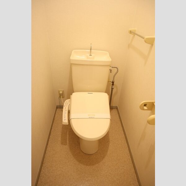 ヴァンベール東川口　Ⅰ/Ⅱ/ⅢⅡ101号室 温水洗浄便座