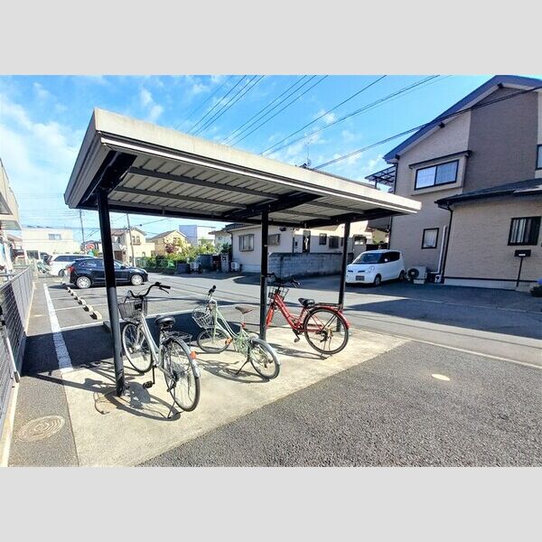 モナ・ミストラル越谷 駐輪場