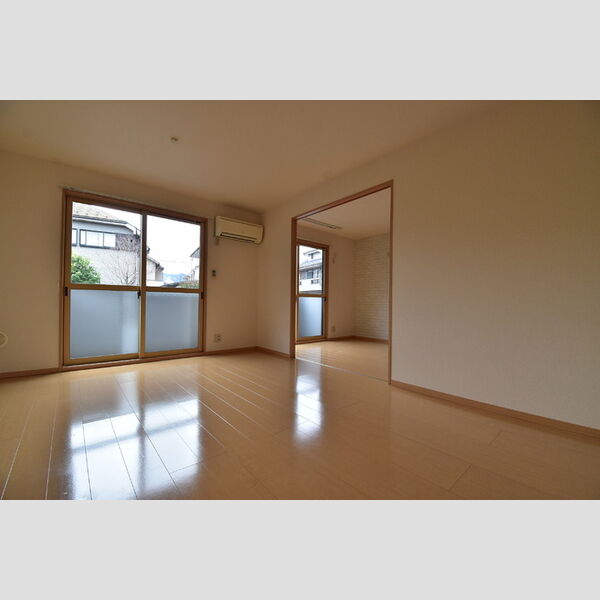 リビングタウン西寺方町 LDK+洋室(スライド扉を開けた状態です)