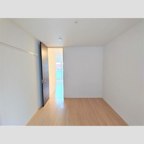 ファヴォーレ　A103号室 洋室6帖(別角度)