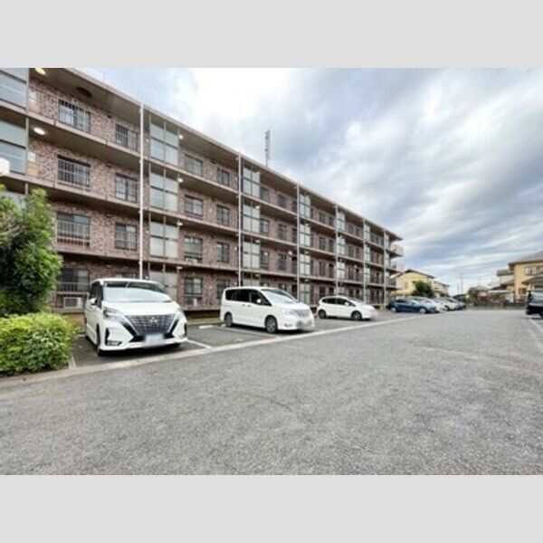 ラフィネ小倉 駐車場