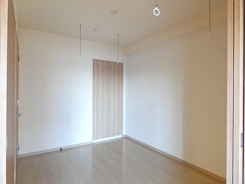 ライオンズ横浜新子安ハーバーコート 洋室約5.0畳（LD隣）