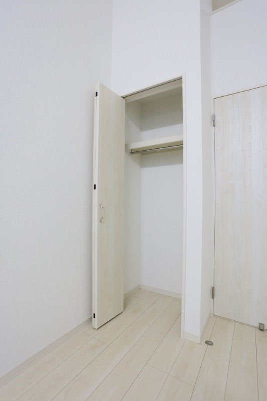 グランクオール朝霞 クローゼットには天板や吊下げポール付です