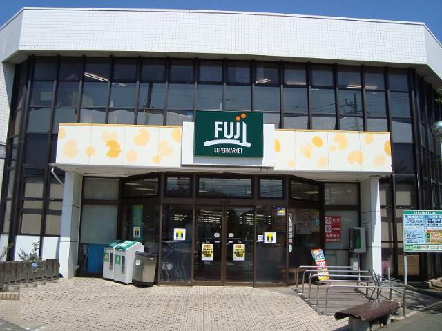 エストレヤ Fuji徳延店まで1,584ｍ