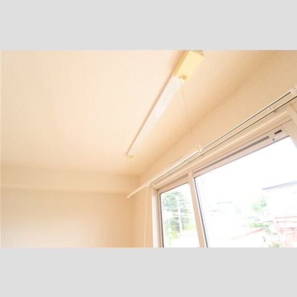 フォンティーヌ202号室 室内物干し