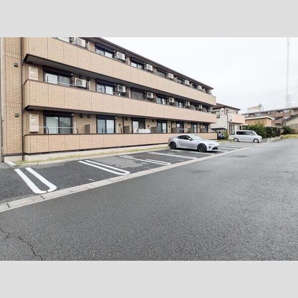 グランツ 駐車場