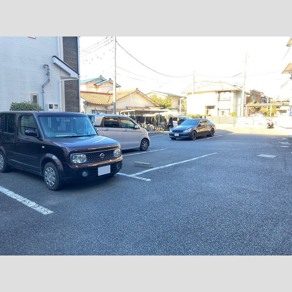 プレミールコート 駐車場