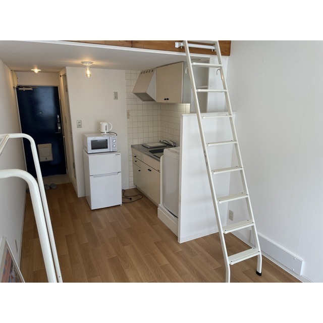 ＳＵＲＦ　ＨＯＵＳＥ212号室 内観