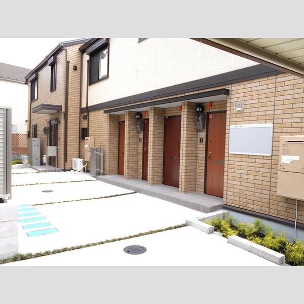 リラ・クレール102号室 エントランス