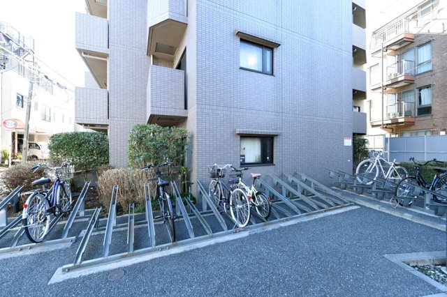 ルーブル中野坂上参番館4階 駐輪場