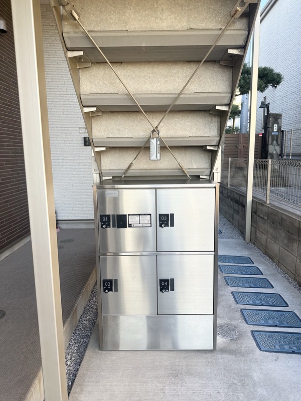 メゾンフィエールスタリー1階 宅配BOX