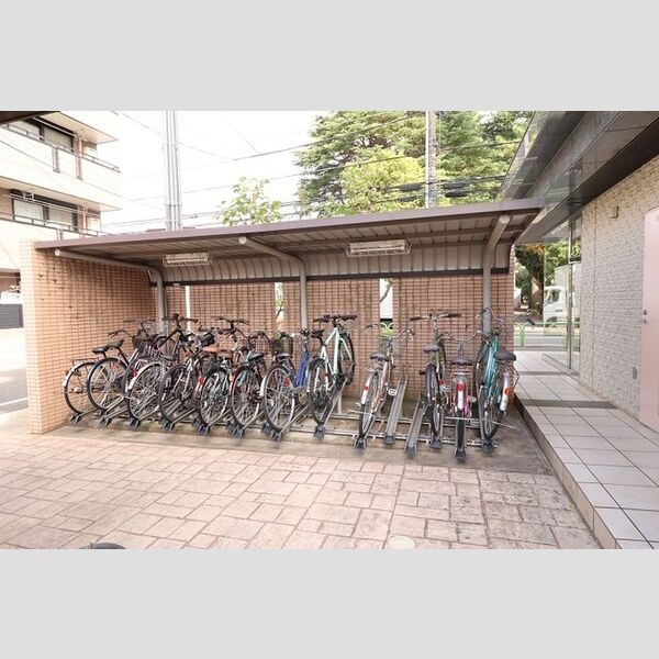 ベース・ブリッジ 自転車駐輪場