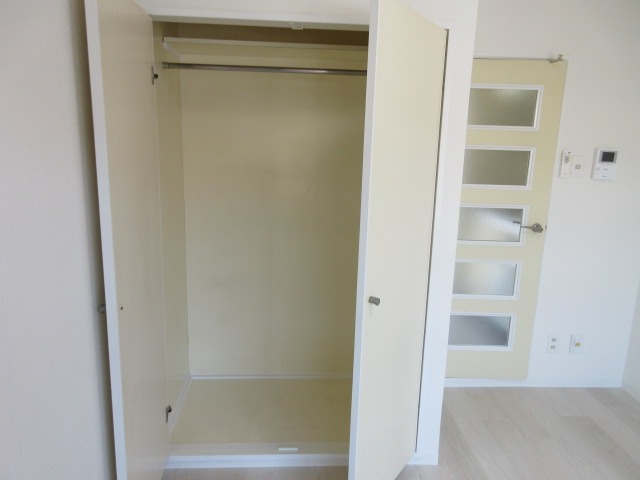 リュミエ浦安(E-091)2階 収納