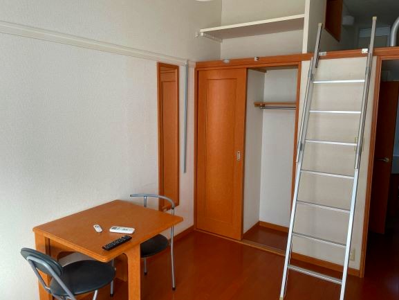 レオパレスフレアレーブ106号室 内観