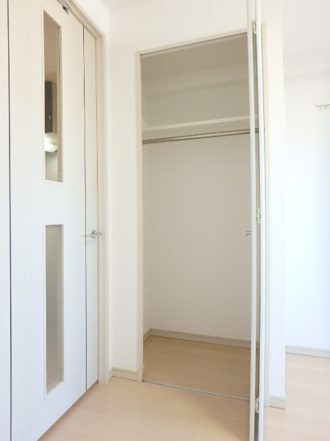 グランド・ガーラ横濱万世町9階 パイプ付クローゼット