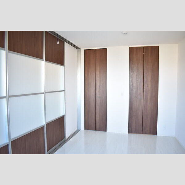 ウィステリア パレス303号室 バルコニー側洋室