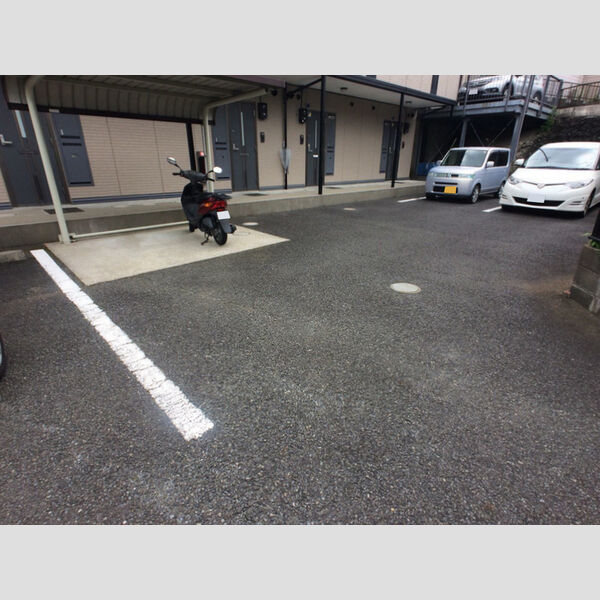 フローラハイム 駐車場