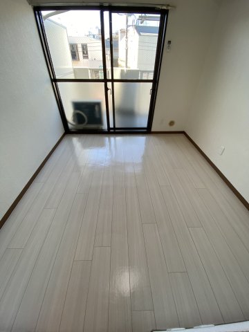 213号室