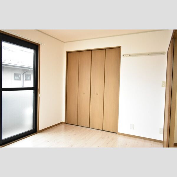 フォレストヴィラ　弐番館 洋室