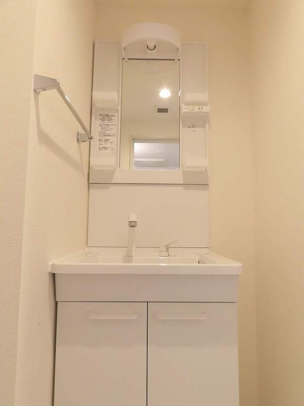 リブリ・June KALUNASIA 洗面