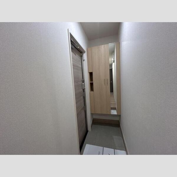 セレスティア西綾瀬103号室 玄関