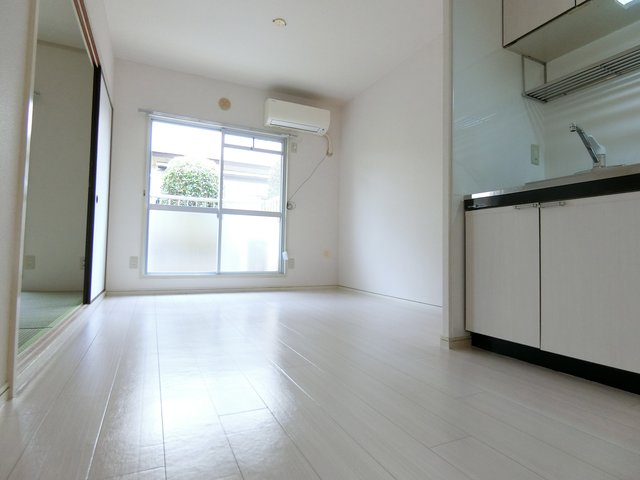 カサベルデ狭山0102号室 リビング