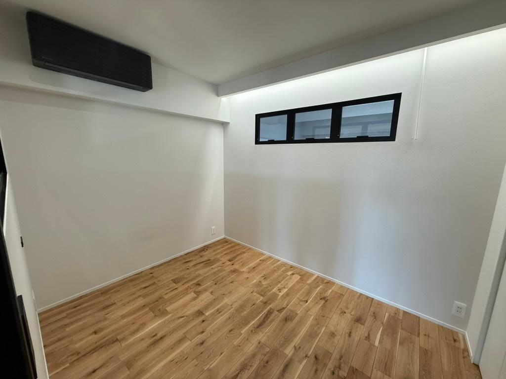 ユニハイム鎌倉 書斎やリモートワークスペースにぴったりの内窓付の洋室