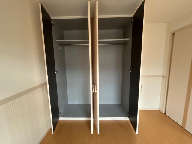クレアトゥール　エスト　(Ｃｒｅａｔｅｕｒ　ｅｓｔ)205号室 クローゼット