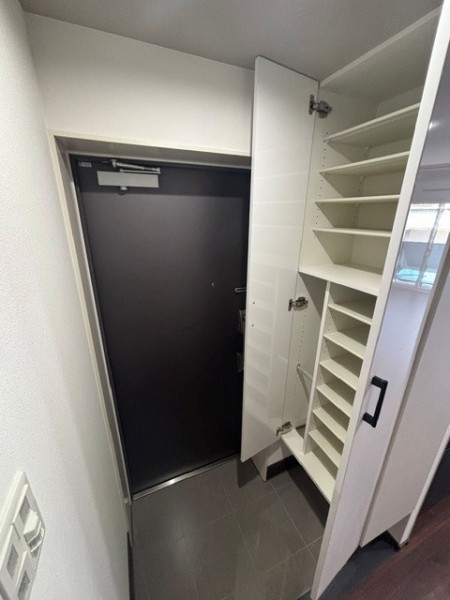Ｔｈｅ　Ｓｈｉｎａｇａｗａ　Ｅａｓｔ　Ｒｅｓｉｄｅｎｃｅ2階 玄関