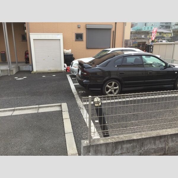 グランシャリオ 駐車場