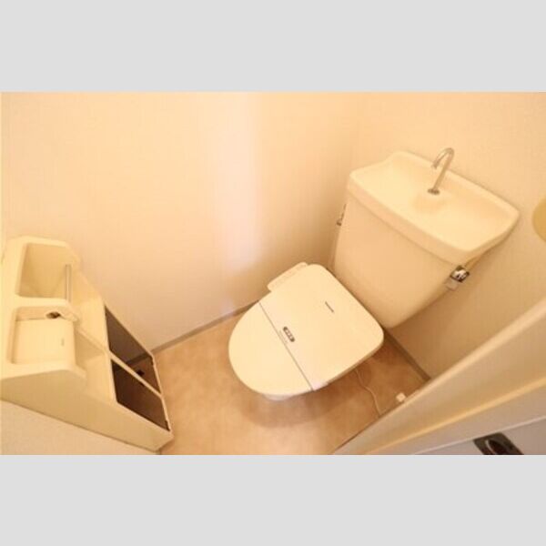 ロイヤルタウン泉　D205号室 温水洗浄暖房便座