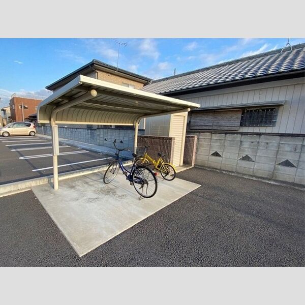 プルミエール・本庄103号室 駐輪場