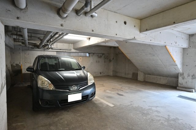 ロングアイランドガーデン1階 駐車場