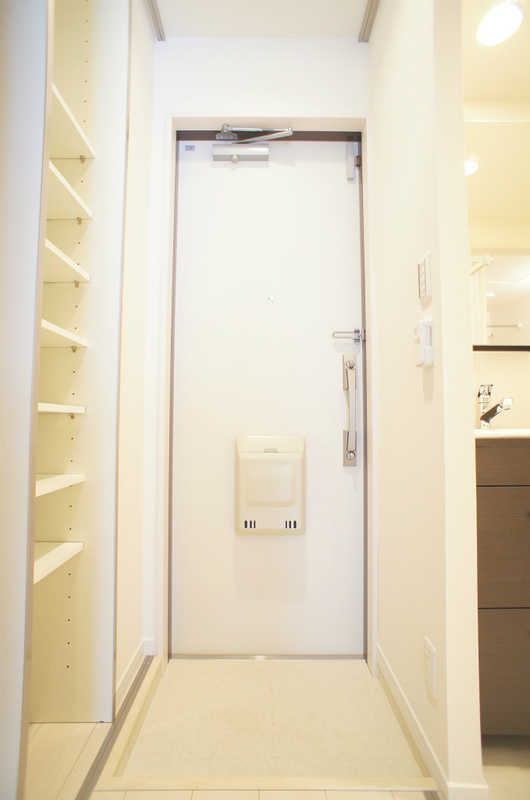 リブリ・オーシャンサイド 玄関