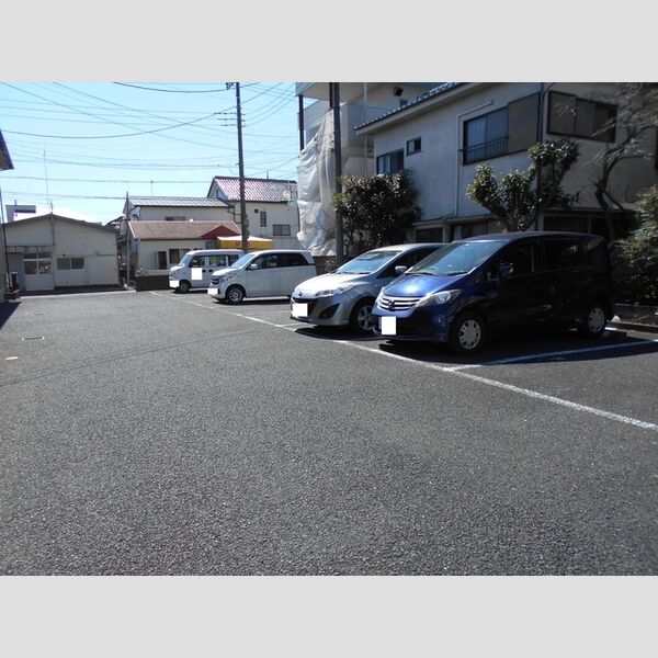 コートヴィレッジ 駐車場